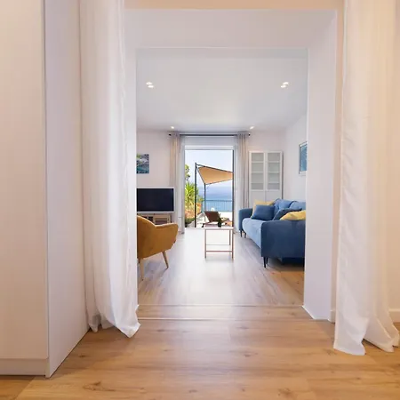 Beachfront Comfort Nives Apartment *
