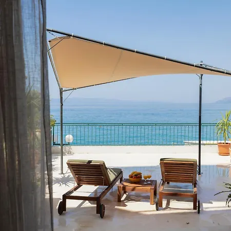 Beachfront Comfort Nives