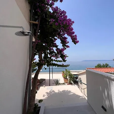 Apartment Beachfront Comfort Nives Tucepi