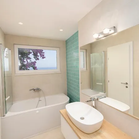 Apartment Beachfront Comfort Nives Tucepi