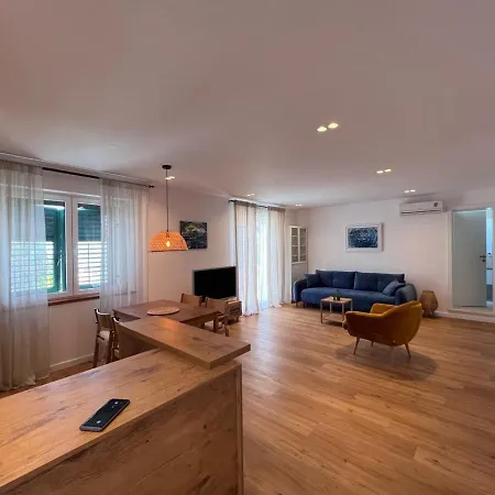 Beachfront Comfort Nives Apartmán Tučepi