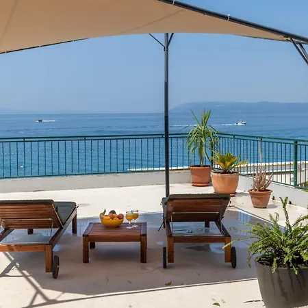 Beachfront Comfort Nives *